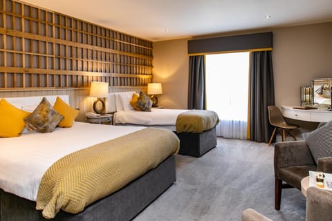 Hypo-allergenic bedding, desk, iron/ironing board, free WiFi