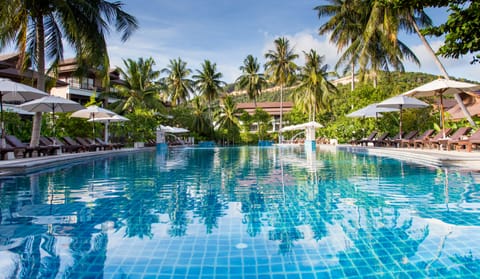 Outdoor pool, pool umbrellas, sun loungers
