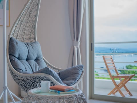 Deluxe Twin Room, Non Smoking | In-room safe, desk, WiFi (free), bed sheets