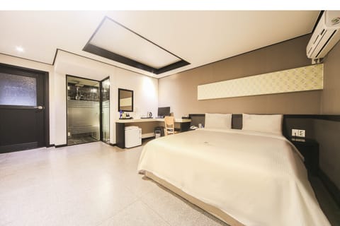 Standard Double Room | Premium bedding, down comforters, minibar, in-room safe