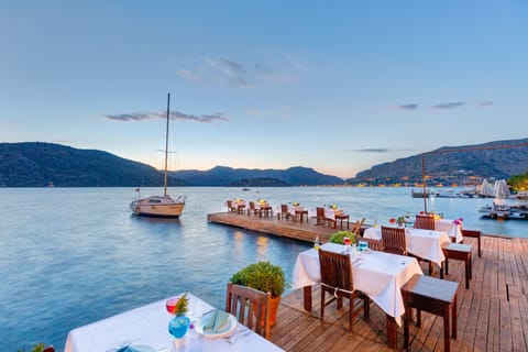 Breakfast served, local and international cuisine, alfresco dining 