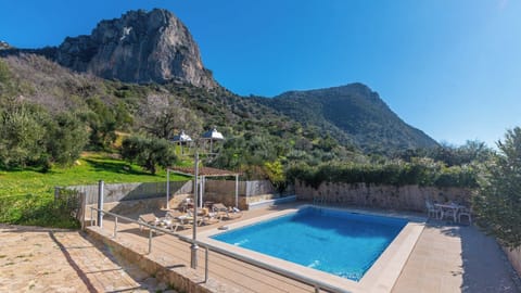Barrera de El Gastor by Ruralidays
