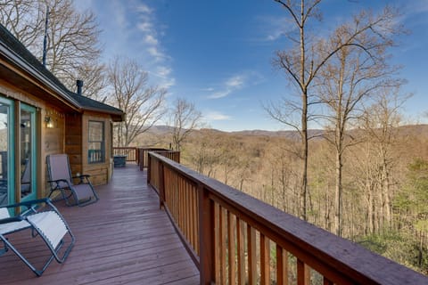 Deep Gap Vacation Rental | 4BR | 3BA | 2,556 Sq Ft | Stairs Required