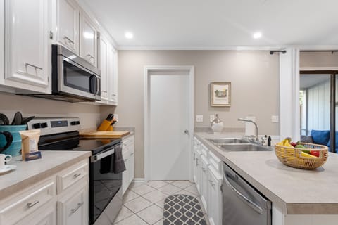 Kitchen (Fully Equipped)