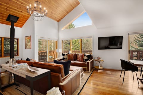 Duplex, 4 Bedrooms | Living area | Smart TV