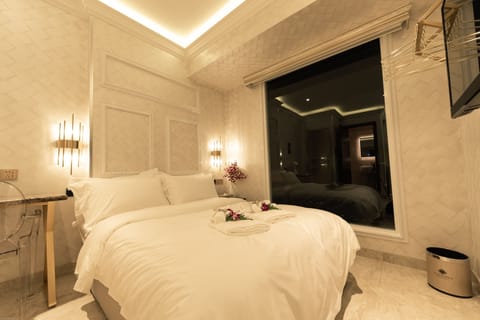 Premium bedding, Select Comfort beds, in-room safe, desk