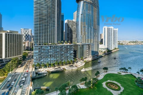 ICON BRICKELL RESIDENCES MIAMI 2BR/2BA LUXURY 5★
