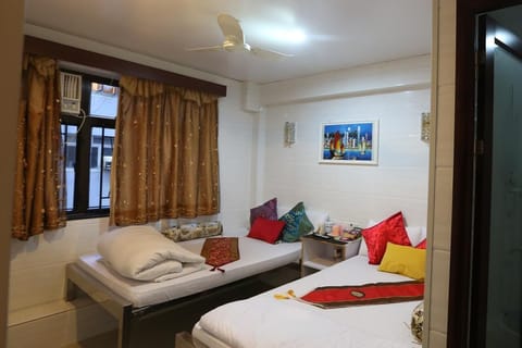 Family Room | Minibar, desk, soundproofing, free WiFi