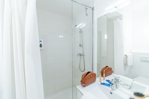 Standard Studio | Bathroom | Shower, towels