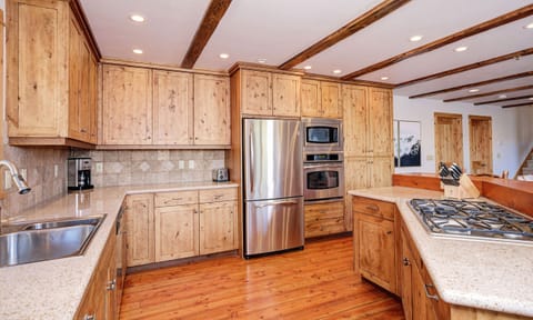 Black Eagle 29, Kitchen, 3