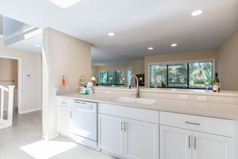 Townhome, 2 Bedrooms | Bathroom | Separate tub and shower, jetted tub, free toiletries, hair dryer
