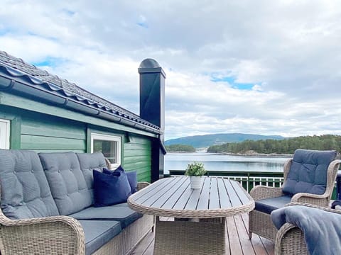 House | Outdoor dining