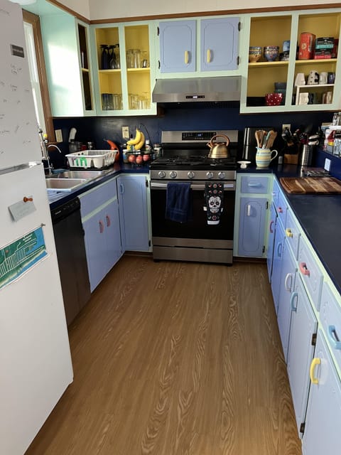 Cheery, well stocked Kitchen