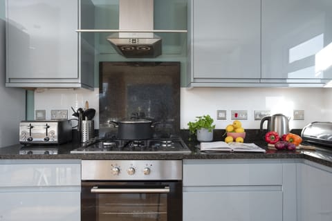 Kitchen area with food storage - Lodge 40, Retallack