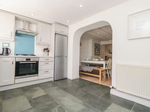 Cottage | Private kitchen | Fridge, dishwasher, electric kettle, toaster