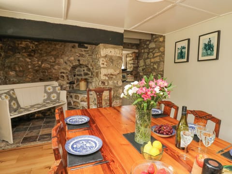 Cottage | Dining