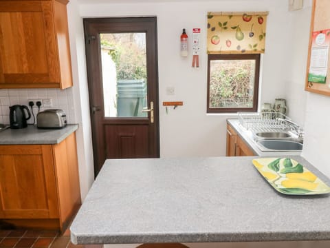 Cottage | Private kitchen | Fridge, dishwasher, cookware/dishes/utensils