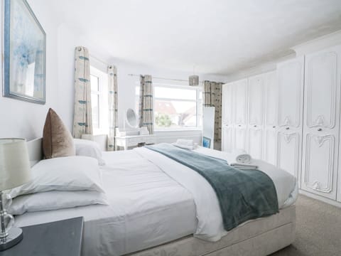 4 bedrooms, individually decorated, individually furnished, free WiFi