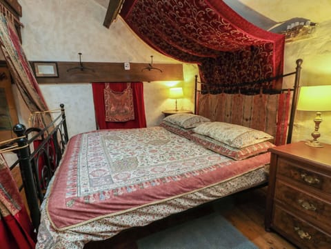 3 bedrooms, WiFi (free), individually decorated, individually furnished