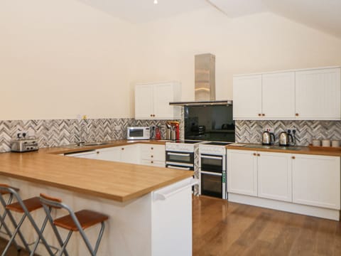 Fridge, dishwasher, electric kettle, toaster