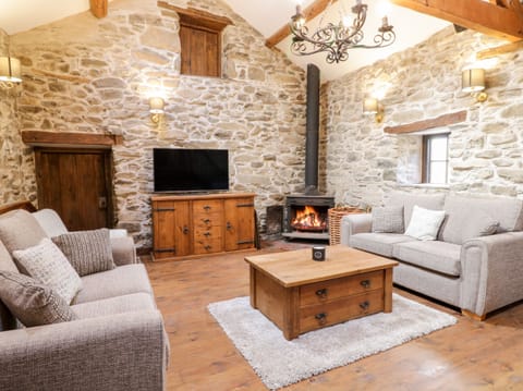Cottage | Living room | Fireplace