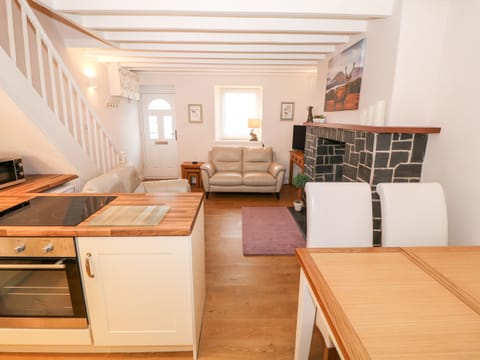 Cottage | Living room | TV