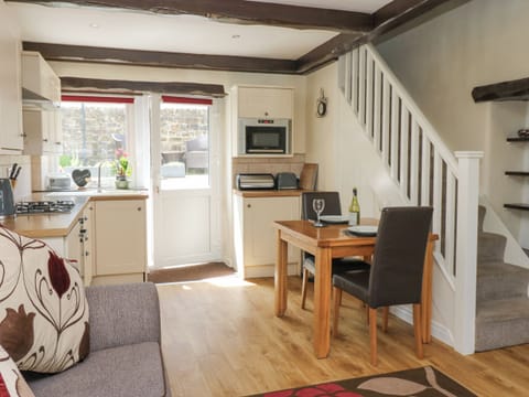 Cottage | Private kitchen | Fridge, dishwasher, cookware/dishes/utensils