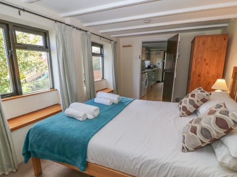 Cottage | 2 bedrooms, individually decorated, individually furnished, free WiFi