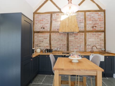 Cottage | Private kitchen | Fridge, electric kettle, cookware/dishes/utensils