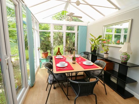 Cottage | 3 bedrooms, individually decorated, individually furnished, free WiFi