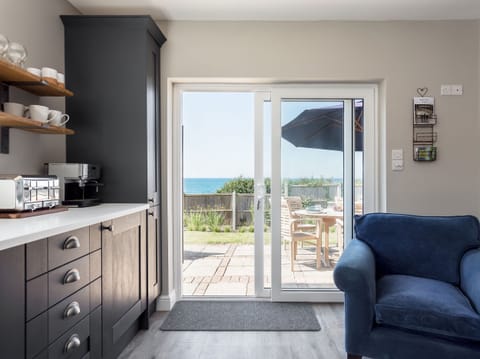 Cottage | Private kitchen | Fridge, microwave, dishwasher, electric kettle