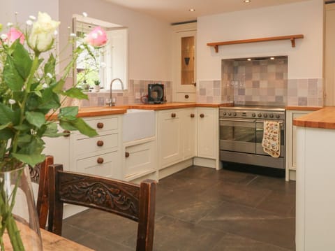 Cottage | Interior