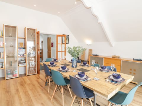 Cottage | Interior