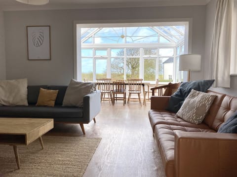 Cottage | Living room | Fireplace