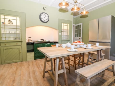 Cottage | Private kitchen | Fridge, dishwasher, electric kettle, toaster