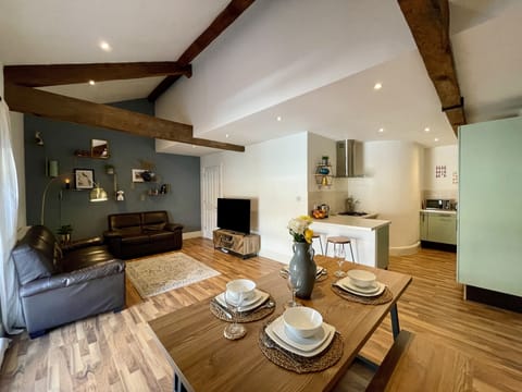 Cottage | Dining