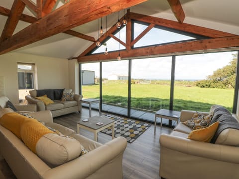 Cottage | Living room | Fireplace