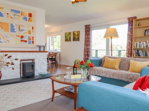 Cottage | Living room | Fireplace