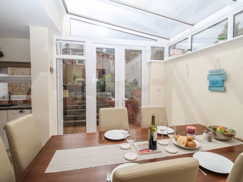 Cottage | Private kitchen | Fridge, microwave, dishwasher, cookware/dishes/utensils