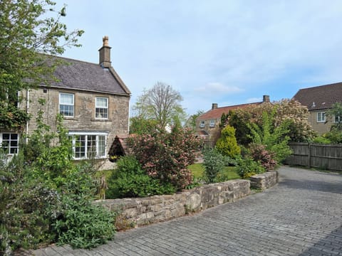 Cottage | Property grounds