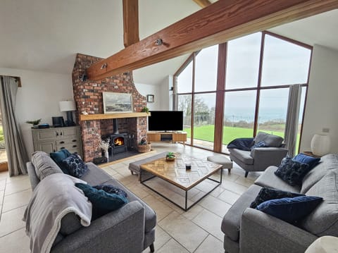 Cottage | Living area | Fireplace, video-game console