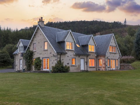 Cottage | Interior