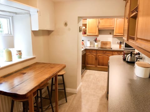 Cottage | Private kitchen | Fridge, dishwasher, electric kettle, toaster