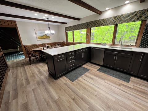 COUNTERTOP SEATING AND DINING AREA.