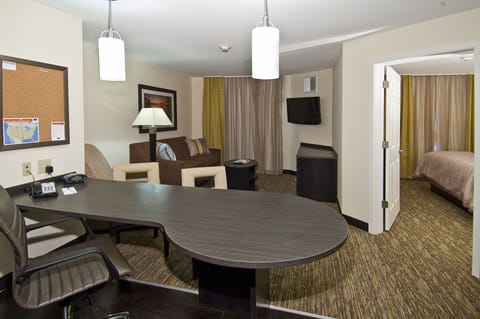 In-room safe, desk, iron/ironing board, rollaway beds (surcharge)