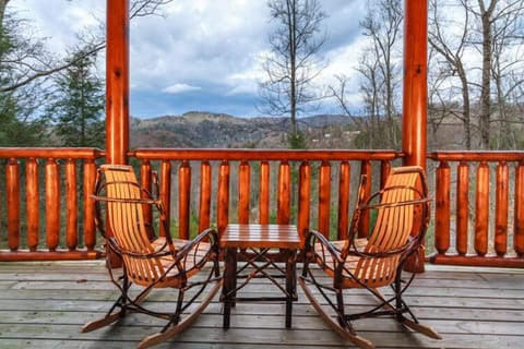 Studio (3 Bedrooms) | Front of property