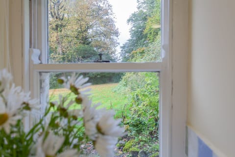Traditional House, Ensuite, Garden View | Shared kitchen