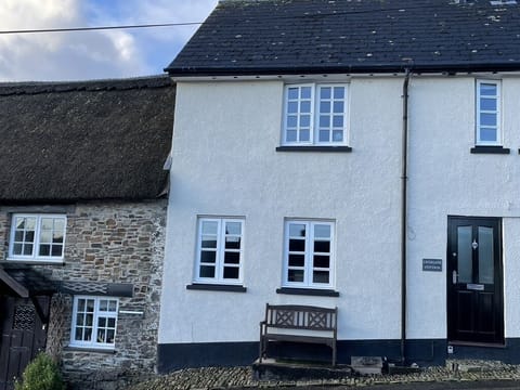 Lychgate Cottage with outside seating 