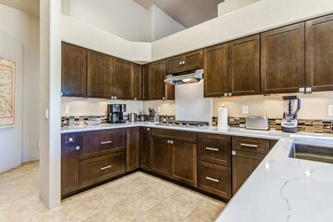 Fully Equipped Kitchen with Stainless Steel Appliances and Stone Counters-Samsung 5-Burner Gas Cooktop