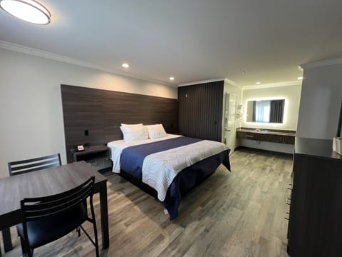 Individually furnished, desk, free WiFi, alarm clocks